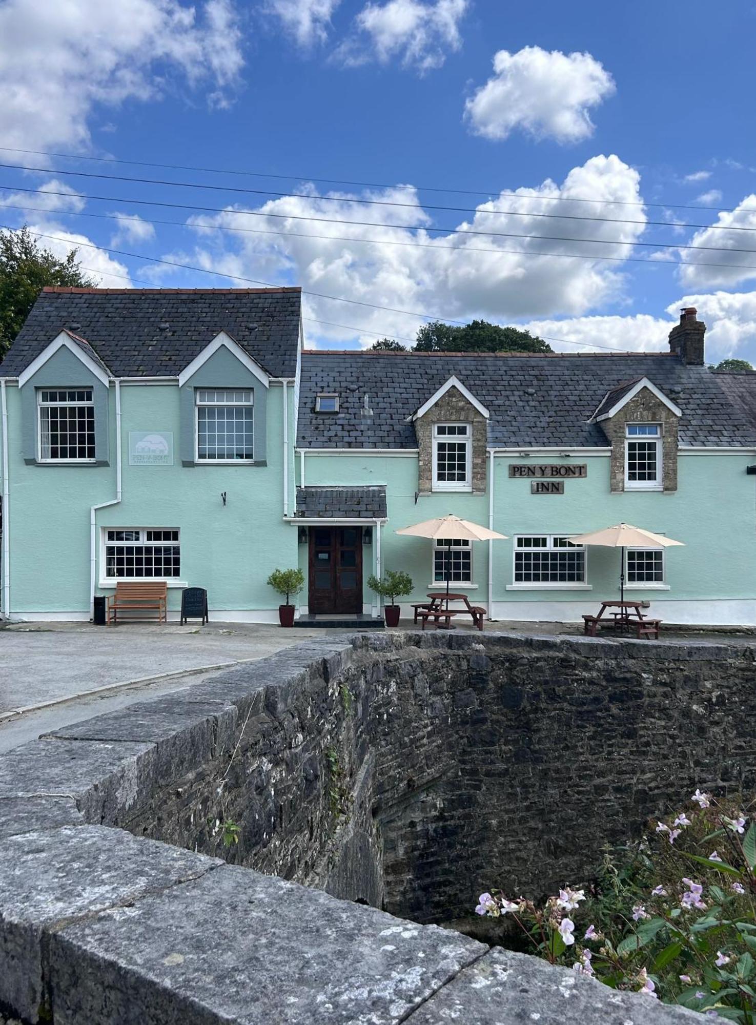 Penybont Restaurant + Inn Carmarthen Exteriér fotografie