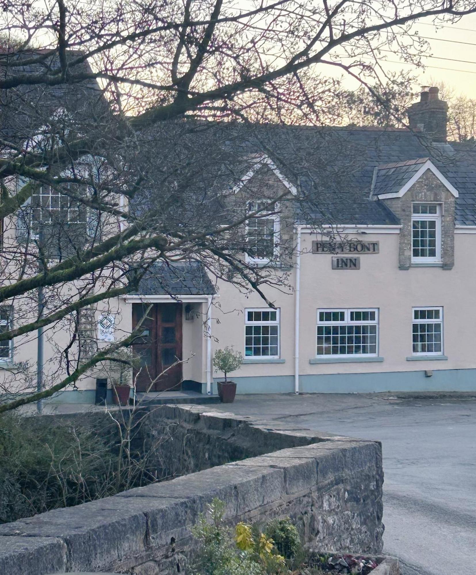 Penybont Restaurant + Inn Carmarthen Exteriér fotografie